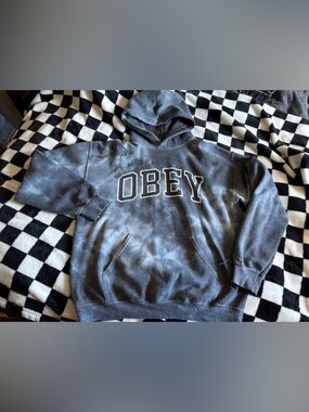 Men’s small boys youth size XLARGE obey sweater